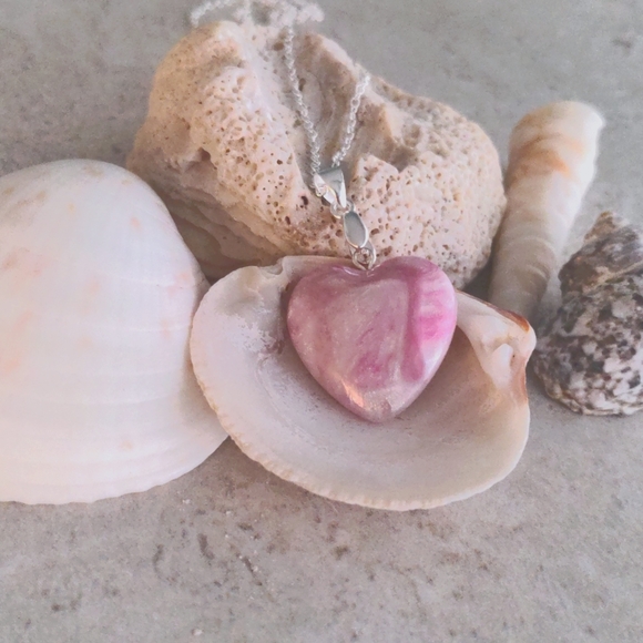 Beautiful Faux Rose Quartz Necklace - Picture 2 of 6